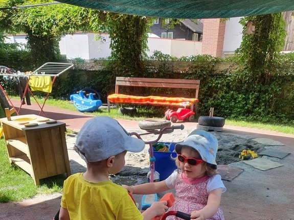 Kleinkindbetreuung_Farbtuepfle_Sommer_2022__1_