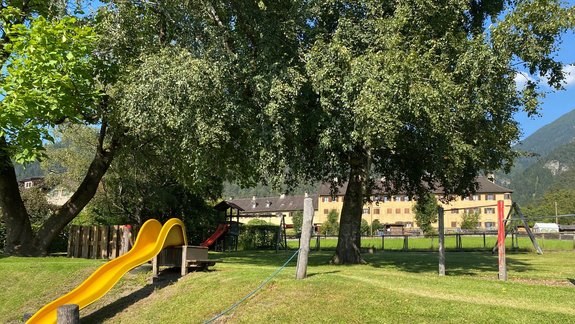 Spielplatz_Foto_hinten