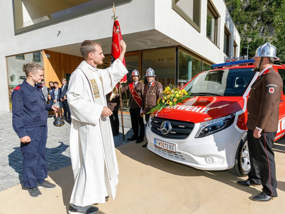 Das neue Mannschaftstransportfahrzeug wurde am gestrigen Sonntag feierlich eingeweiht